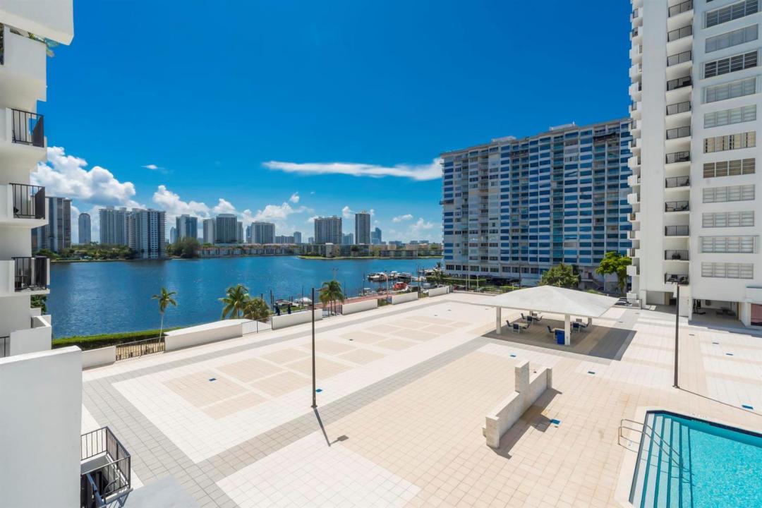 2780 NE 183rd Street 504, Aventura, Floride 33160, États-Unis