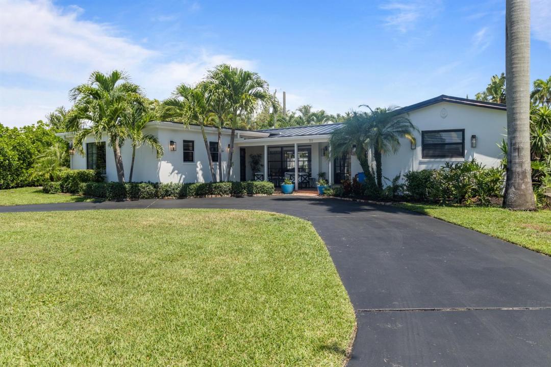 711 SW 27th Way, Boynton Beach, Florida 33435