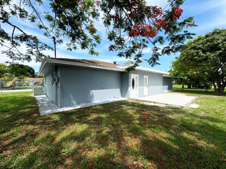 702 NE Lanfair Street, Port St. Lucie, Florida 34983, USA