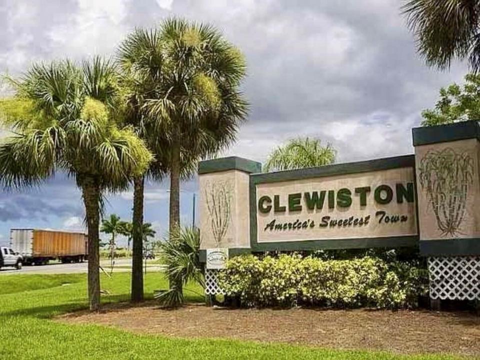 324 Pine Cone Avenue, Clewiston, Florida 33440, USA