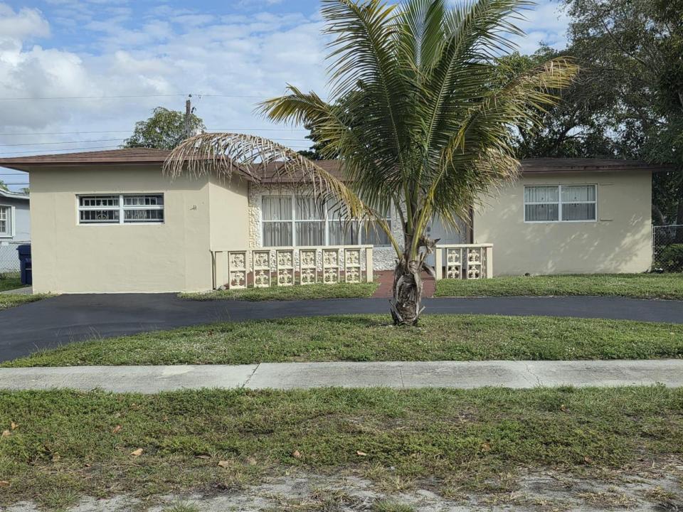 5261 NW 14th Place, Lauderhill, Floride 33313, États-Unis