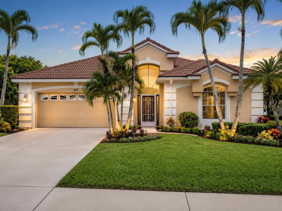 895 SW Lake Charles Circle, Port St. Lucie, Florida 34986, Amerika Birleşik Devletleri