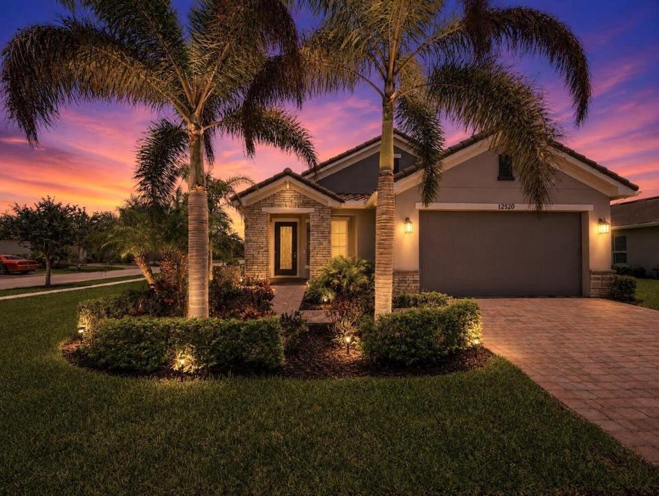 12520 SW Weeping Willow Avenue, Port St. Lucie, Floryda 34987, USA