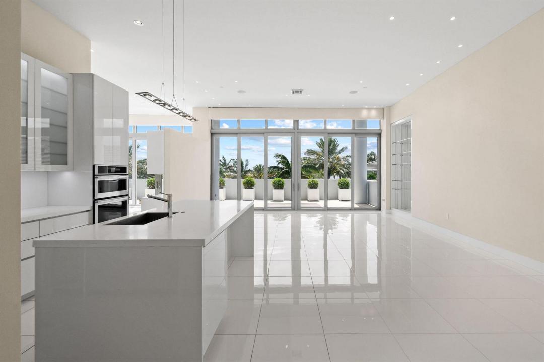 2 Water Club Way 301, North Palm Beach, Florida 33408, USA