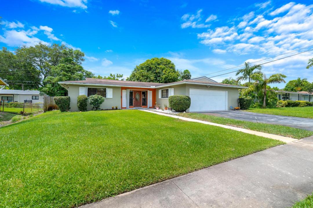 4460 NW 3rd Place, Plantation, Florida 33317, USA