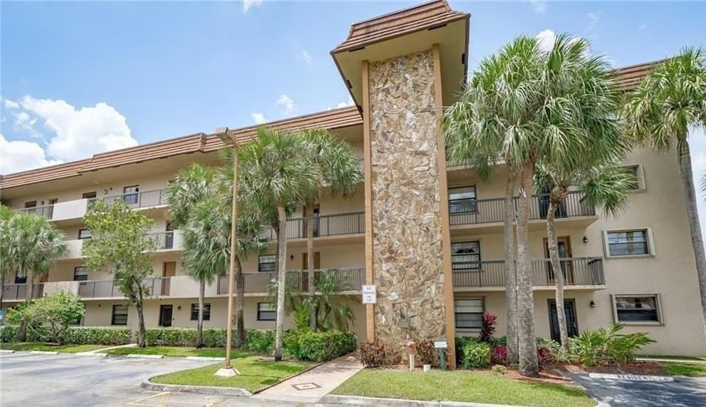 4940 E Sabal Palm Boulevard Ph8, Tamarac, Florida 33319, USA