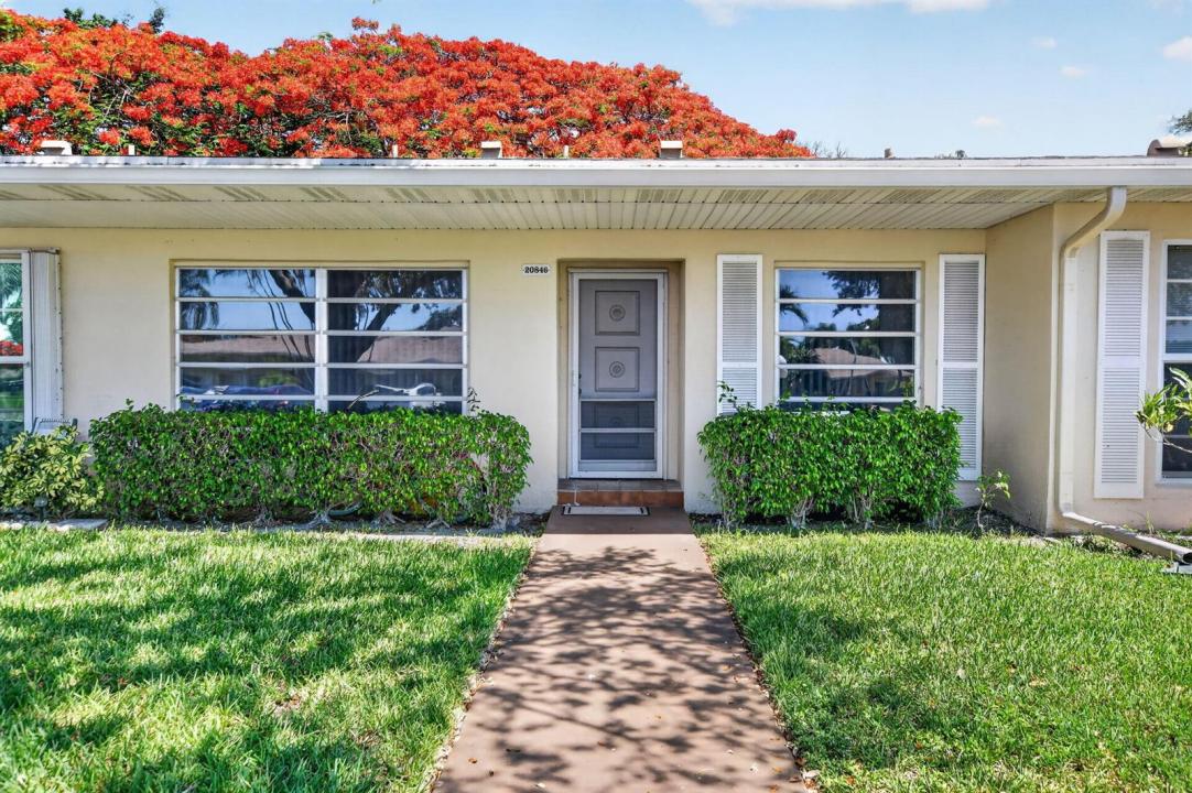 20846 Vinesta Circle, Boca Raton, Florida 33433, USA