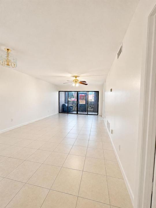 2050 Oleander Boulevard 1-105, Fort Pierce, Floride 34950, États-Unis