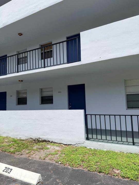1630 Embassy Drive 104, West Palm Beach, Floride 33401, États-Unis