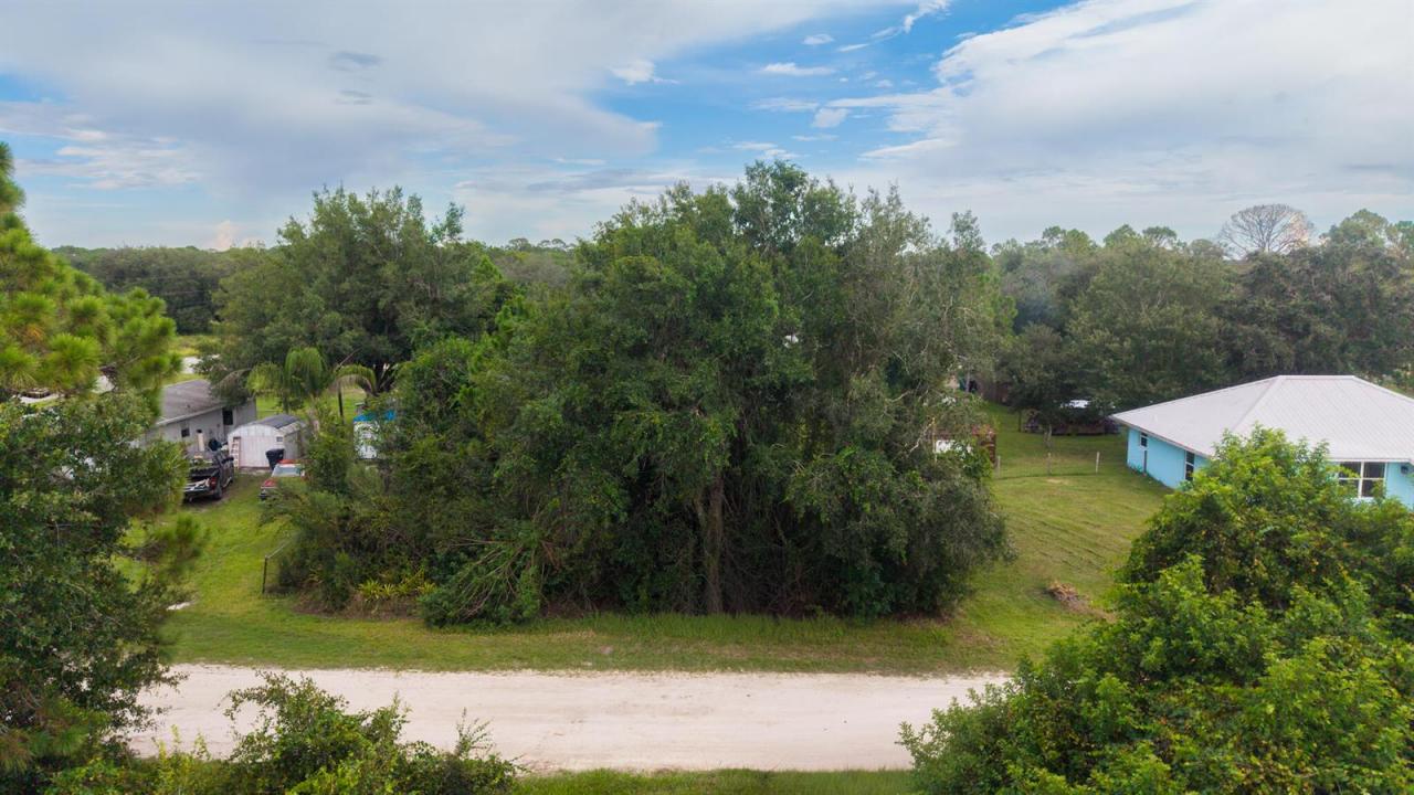 10530 NE 2nd Terrace, Okeechobee, Florida 34972, USA