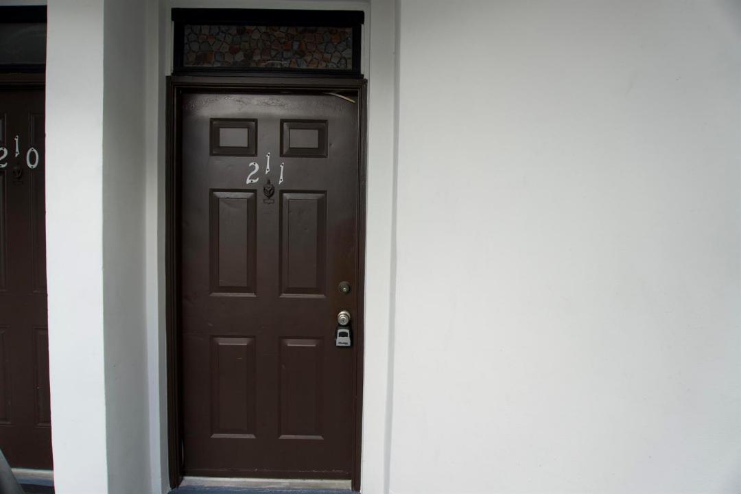213 Lake Pointe Drive 211, Oakland Park, Florida 33309, USA