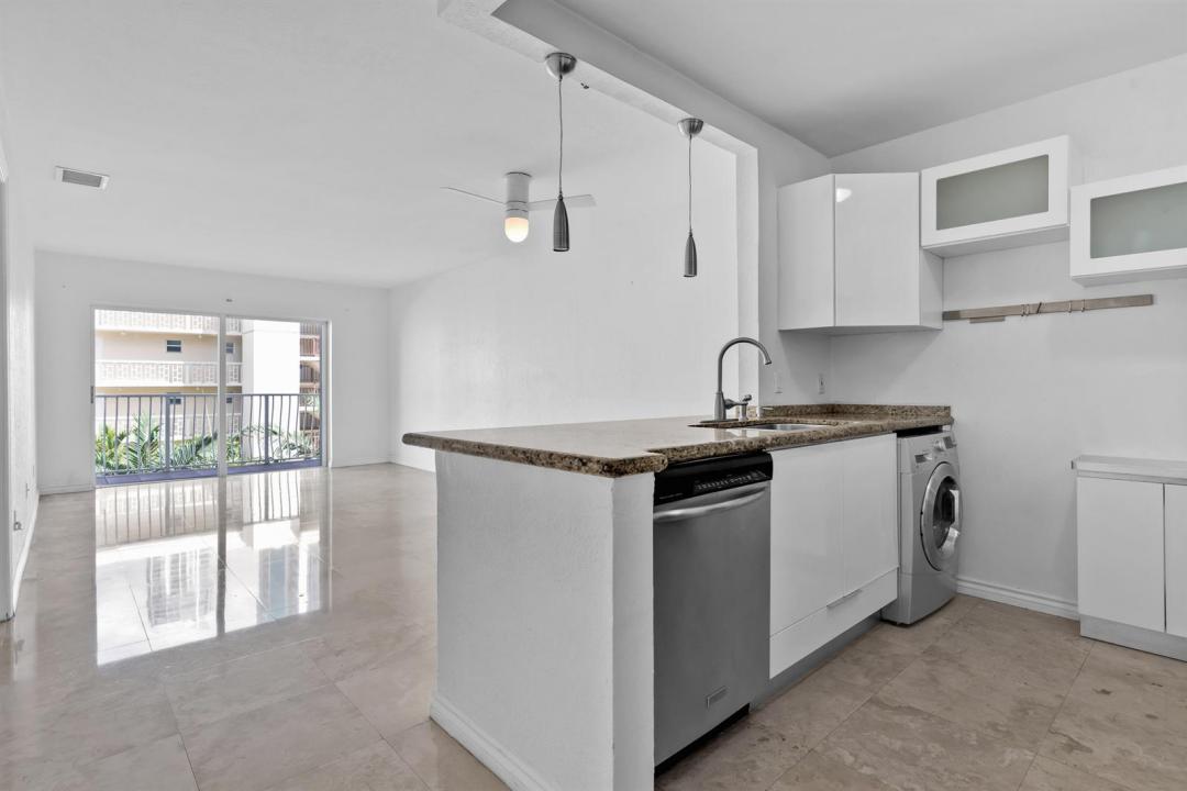 677 NE 24th Street 504, Miami, Floride 33137, États-Unis