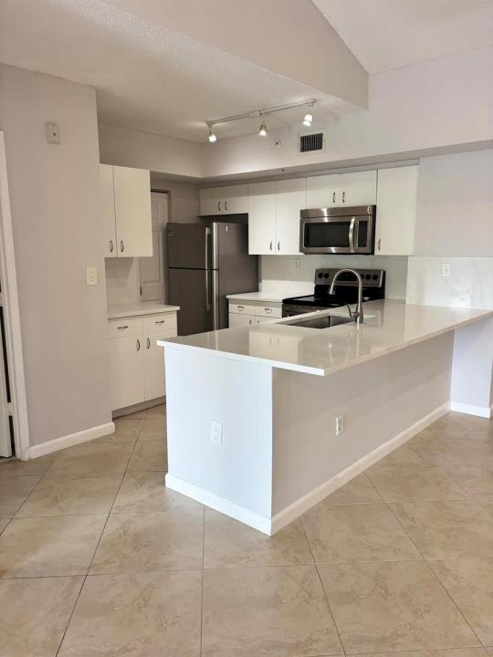 2640 S University Drive 305, Davie, Флорида 33328, Соединенные Штаты