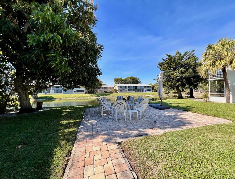 93 Sheffield D 93, West Palm Beach, Florida 33417, USA