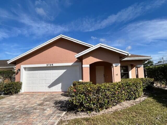 5795 SE Mitzi Lane, Stuart, Flórida 34997, Estados Unidos