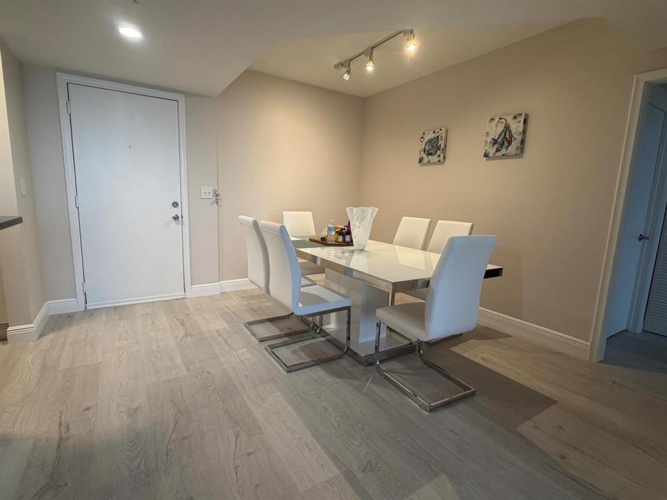 2775 NE 187th Street 408, Aventura, Florida 33180, USA