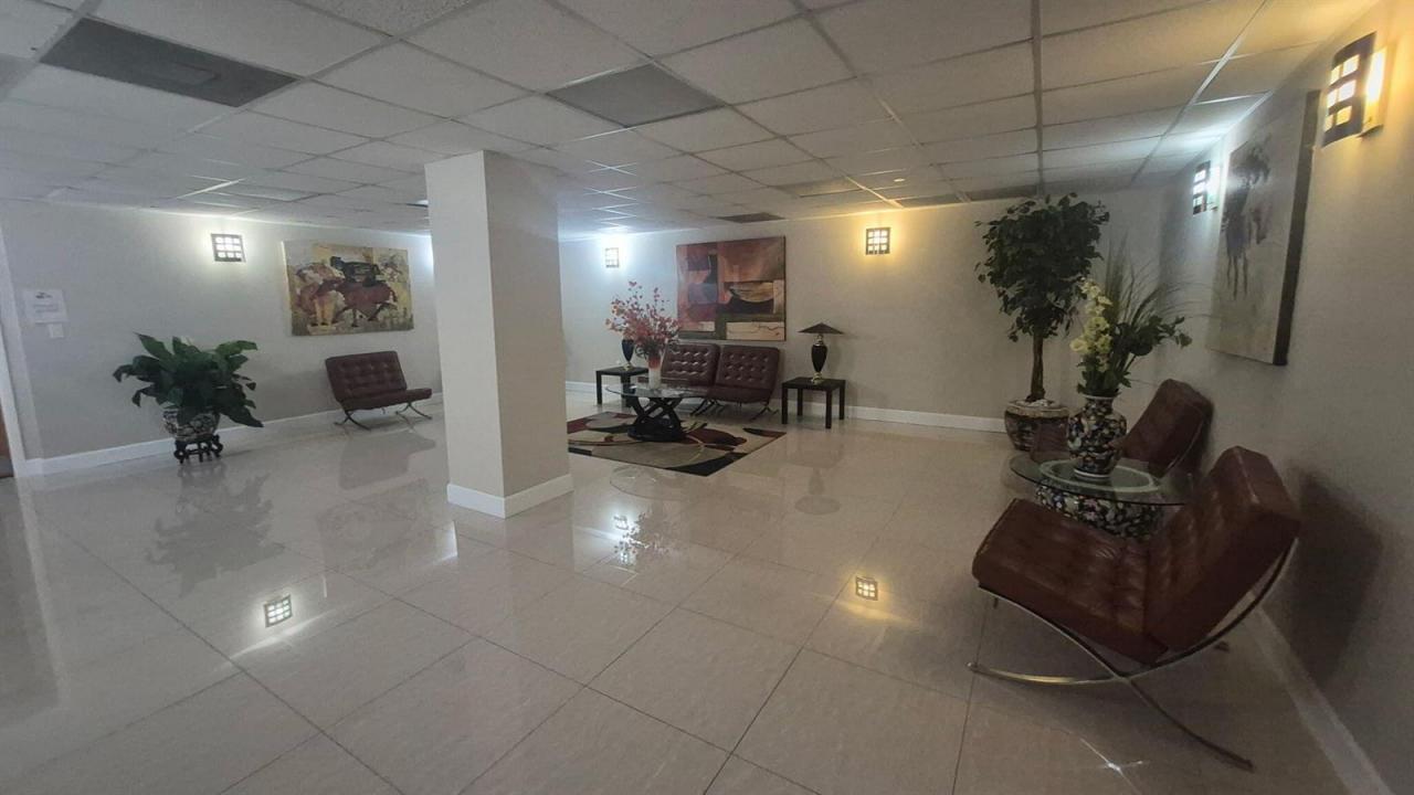 1833 S Ocean Drive 205, Hallandale Beach, Florida 33009, USA