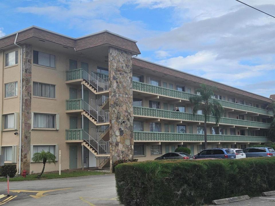 300 Village Green S Circle 302, Palm Springs, Floride 33461, États-Unis