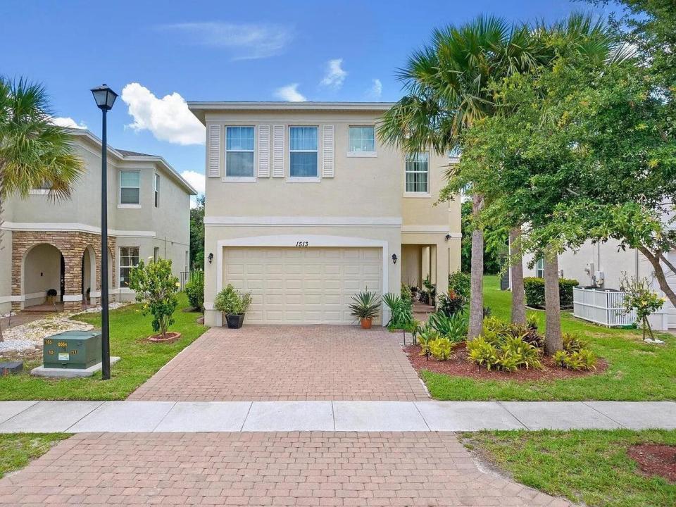 1513 NW Cataluna Circle, Port St. Lucie, Florida 34986, USA