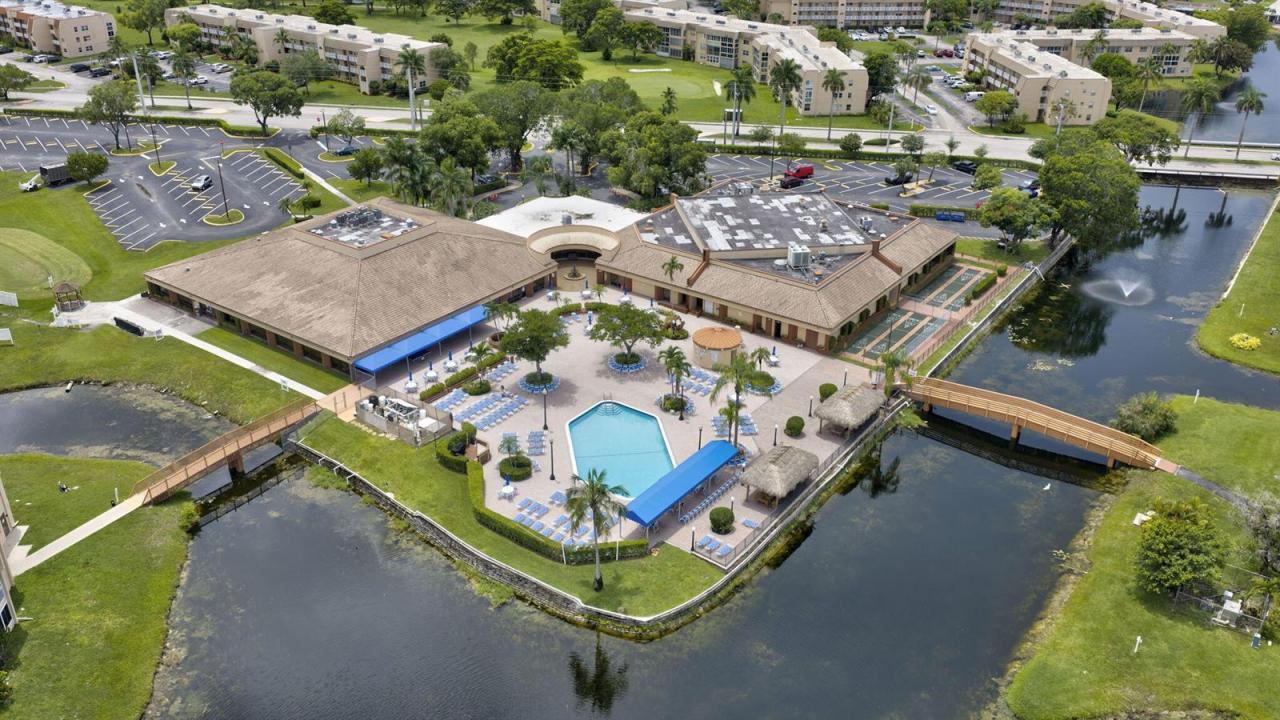 9141 Sunrise Lakes Boulevard 210, Sunrise, Floride 33322, États-Unis