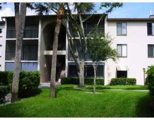 204 Foxtail Drive F2, Floryda 33415, USA