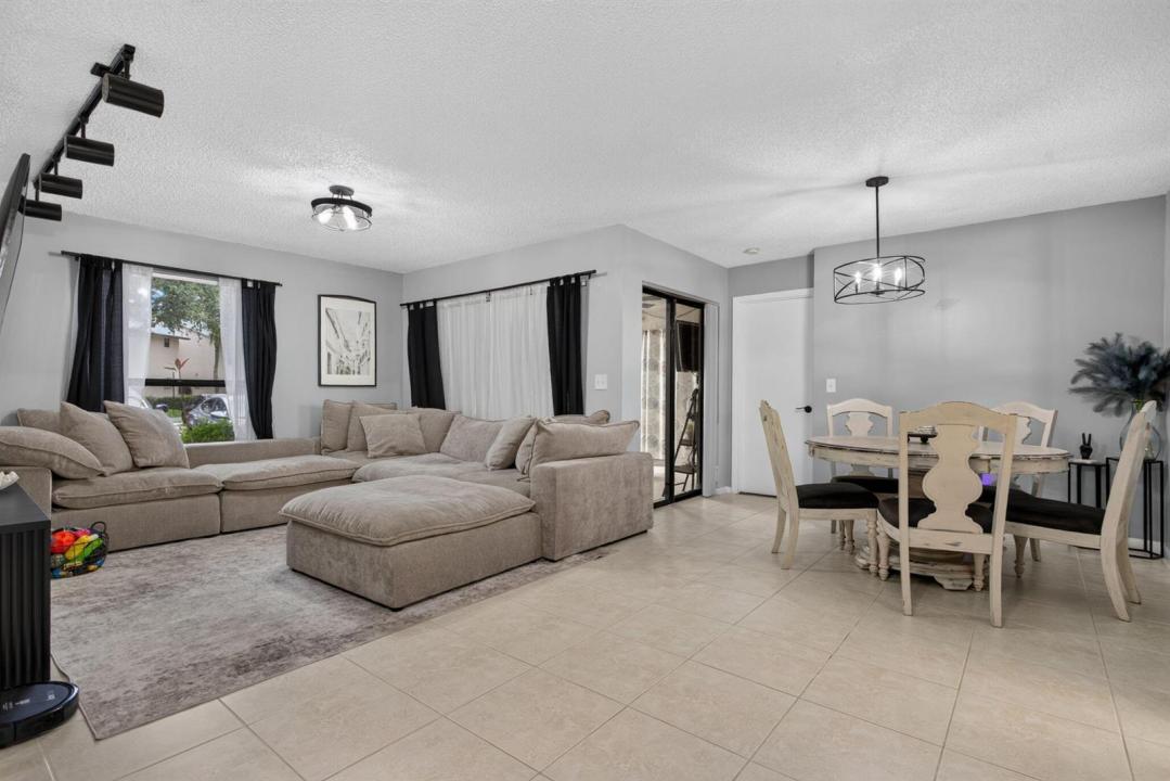 3331 NW 47th Avenue 3242, Coconut Creek, Floride 33063, États-Unis
