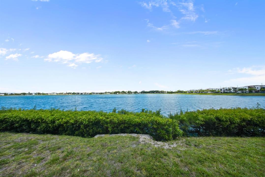 20860 San Simeon Way 109-6, Miami, Floride 33179, États-Unis