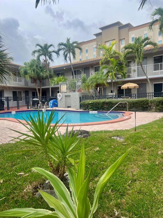 915 SE 22nd Avenue, Pompano Beach, Florida 33062, USA