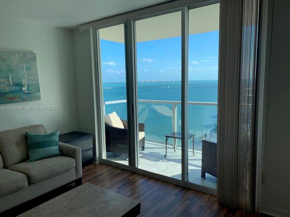 1155 Brickell Bay Drive Apt 2207, Miami, Florida 33131, USA