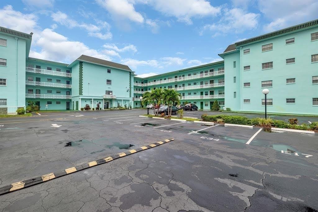 4141 NW 44th Avenue 116, Lauderdale Lakes, Florida 33319, USA