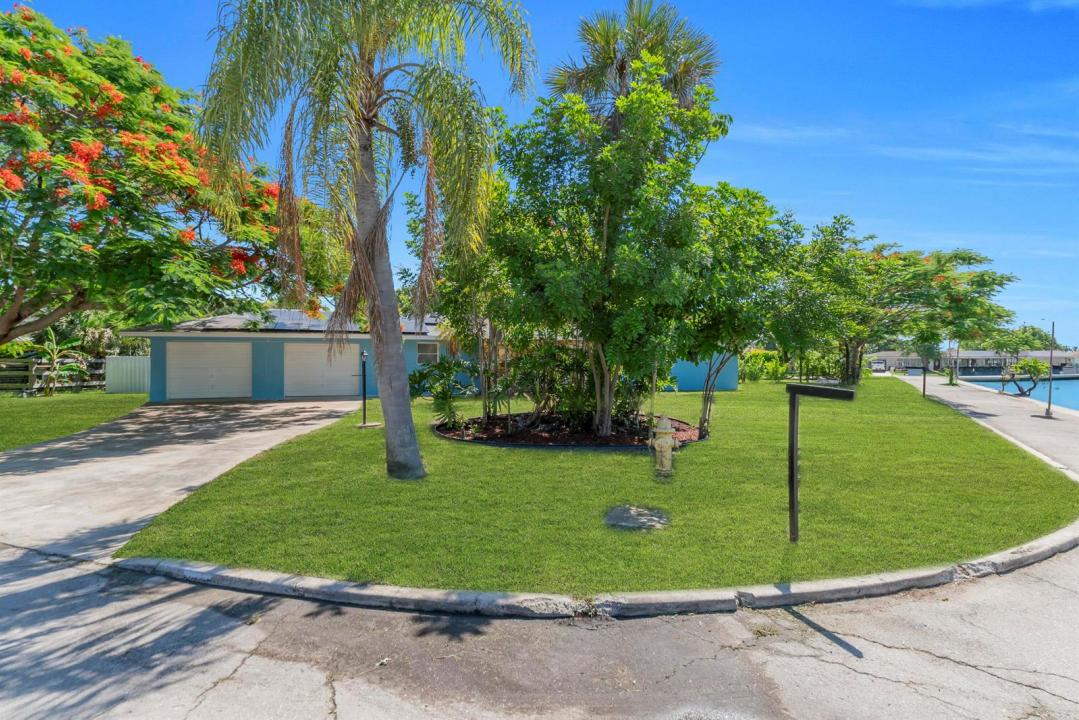 139 E Lake Drive, Lehigh Acres, Floride 33936, États-Unis