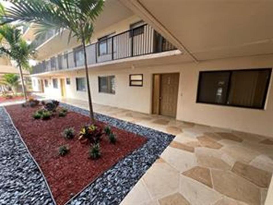 8040 Hampton Boulevard 104, North Lauderdale, Florida 33068, Stati Uniti