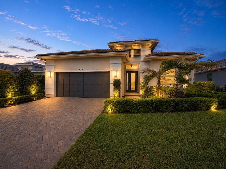 11340 SW Lunata Way, Port St. Lucie, Florida 34987, USA