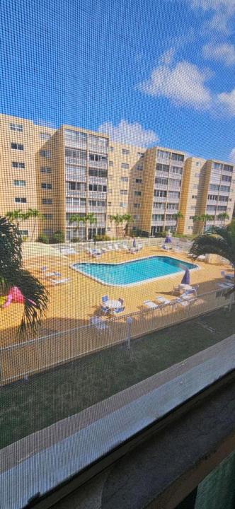 421 NE 14th Avenue 302, Hallandale Beach, Floride 33009, États-Unis