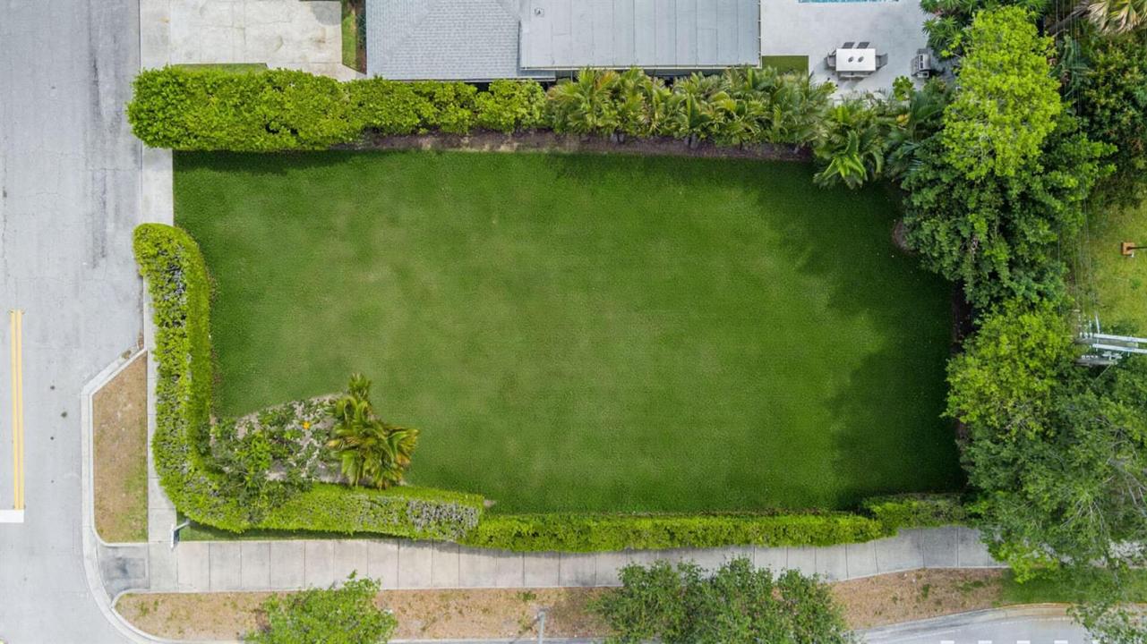 246 Gray Street, West Palm Beach, Florida 33405, USA