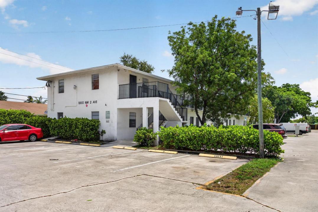 1300 NW 2nd Avenue 12, Pompano Beach, Florida 33060, USA