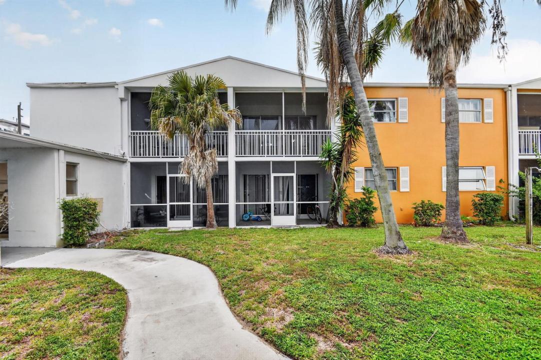 1505 Crescent Circle B24, Lake Park, Floride 33403, États-Unis