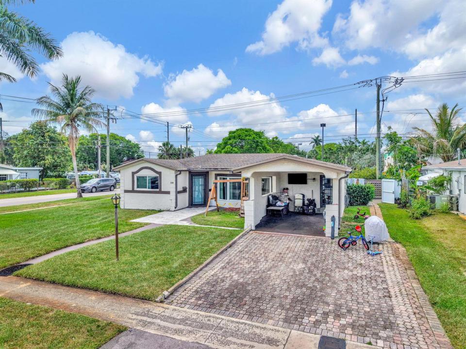 3300 NW 32nd Street, Lauderdale Lakes, Florida 33309, USA