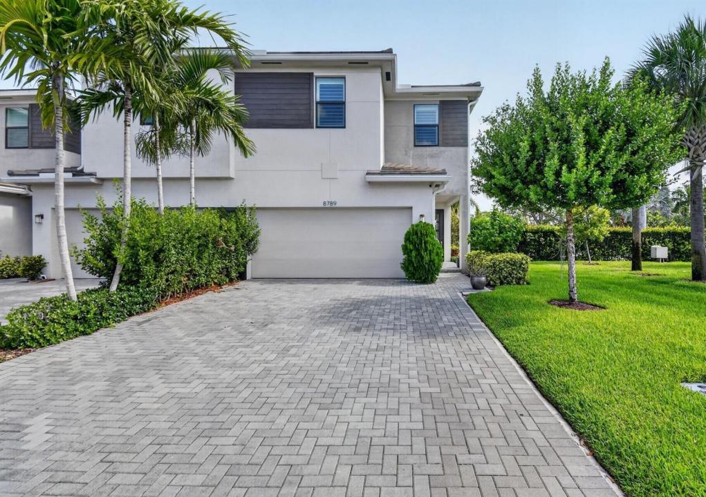 8789 Antarus Drive, Lake Worth, Florida 33467, USA