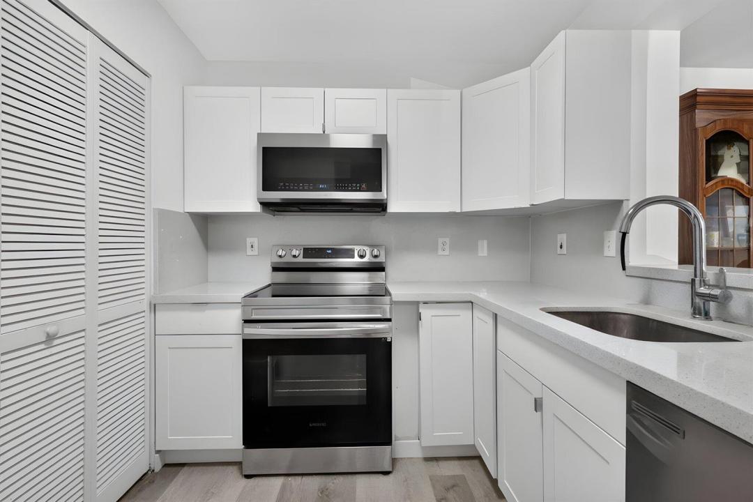 2731 Ocean Club Boulevard 102, Hollywood, Florida 33019, USA