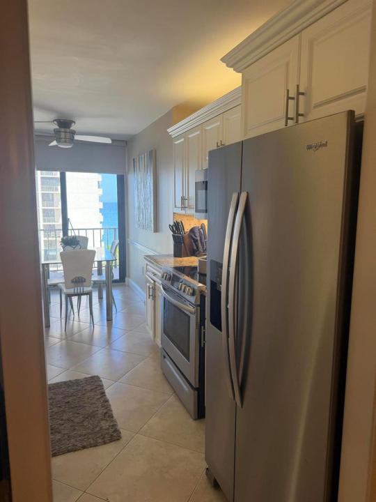 4200 N Ocean Drive 2-802, Singer Island, Florida 33404, USA