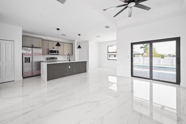 2511 NW 7th Street, Cape Coral, Floride 33993, États-Unis