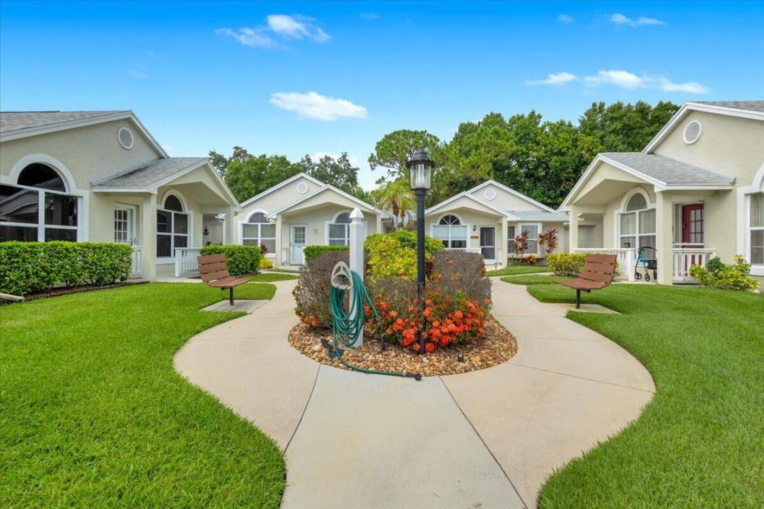 1189 NW Lombardy Drive, Port St. Lucie, Florida 34986, Stati Uniti