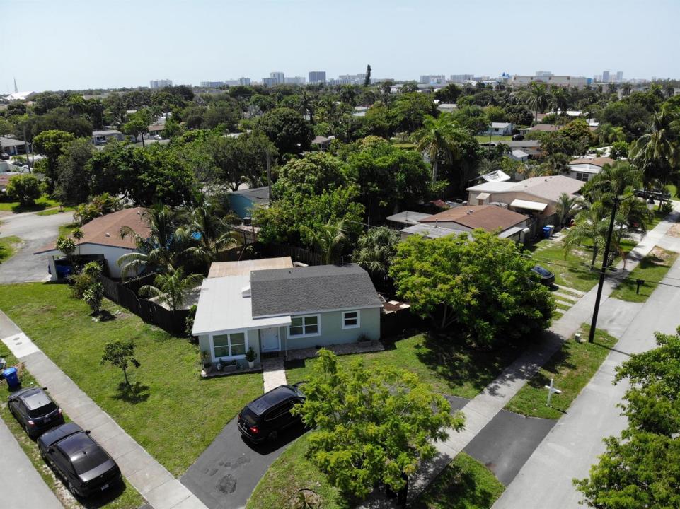 2480 NE 13th Terrace, Pompano Beach, Florida 33064, USA