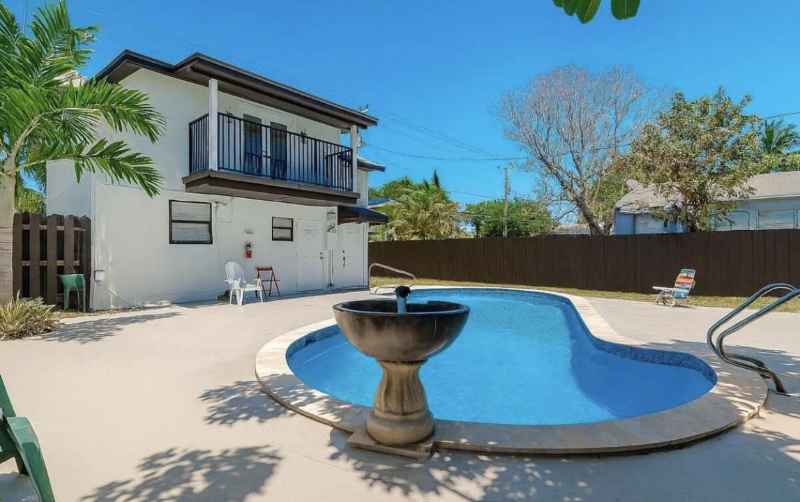2447 Roosevelt Street 4, Hollywood, Floride 33020, États-Unis