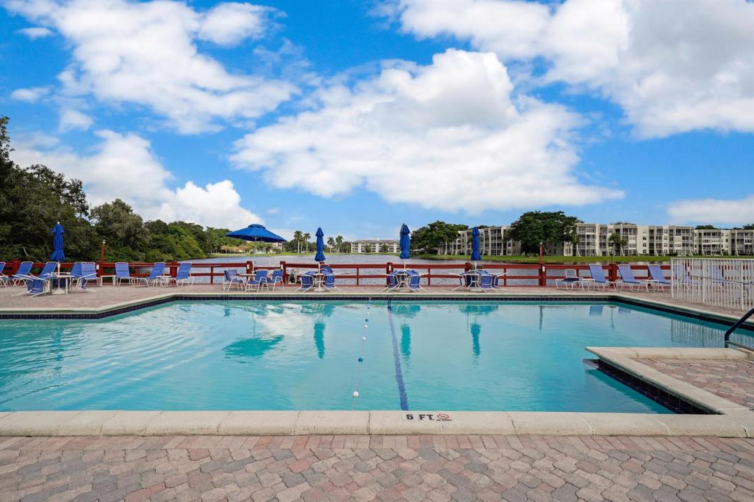 8910 SW 20th Place A-23, Davie, Floride 33324, États-Unis