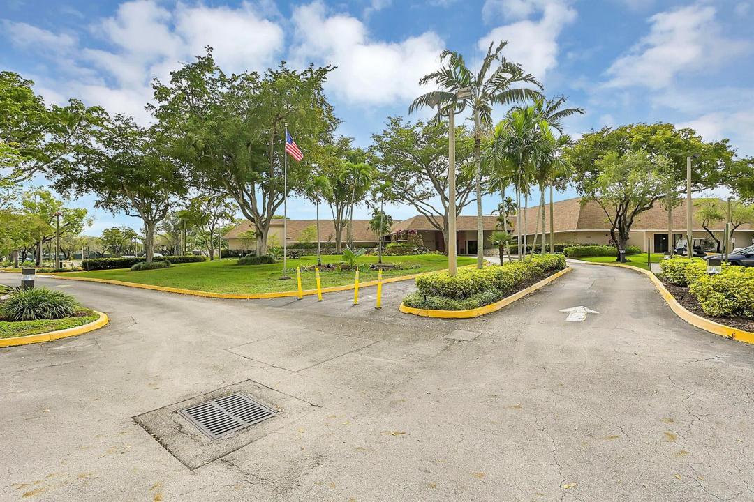 10434 Sunrise Lakes Boulevard 206, Sunrise, Floryda 33322, USA