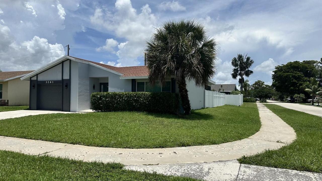 3261 SW 4th Street, Deerfield Beach, Florida 33442, USA