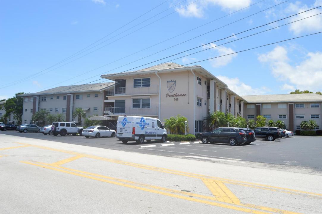 745 SE 19th Avenue 114, Deerfield Beach, Floride 33441, États-Unis