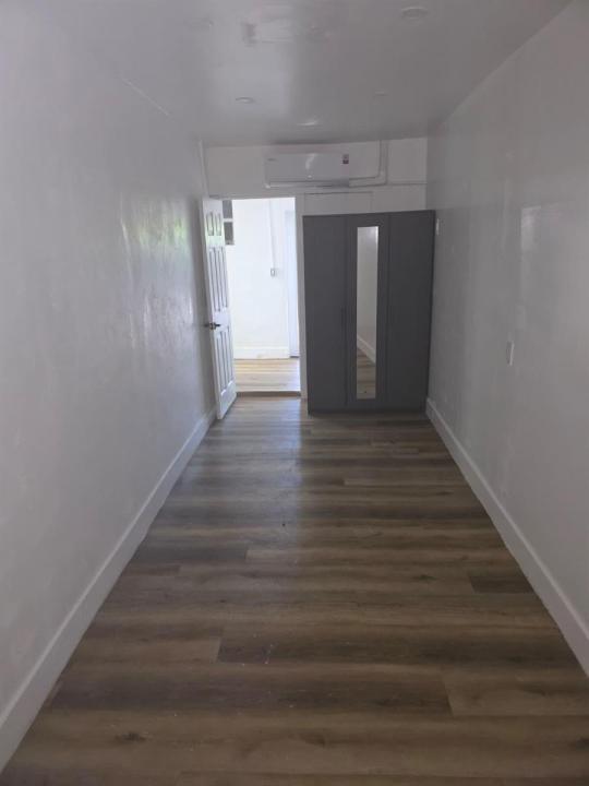 2137 NW 1st Terrace #back, Floride 33125, États-Unis